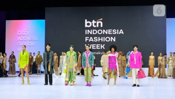 Opening Ceremony Indonesia Fashion Week 2025: Ketika Wastra Nusantara Nan Cantik Melebur dalam Ronakultura Jakarta